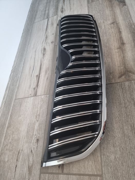 Grila cromata bara fata/ radiator / capota Skoda Superb 2 2008-2013
