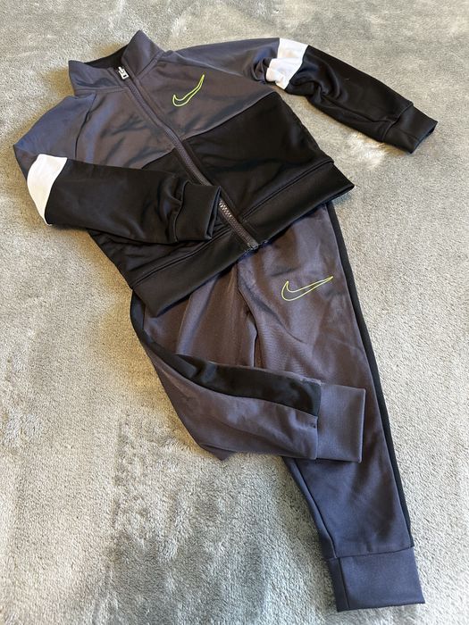 Анцуг NIKE за деца 2 год.