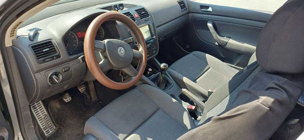 Volkswagen Golf 2004 бензин