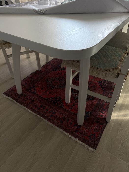 Стол со стульями