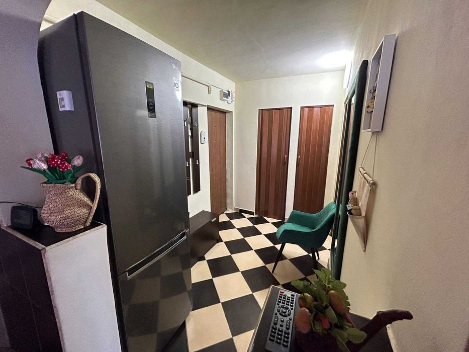 Chirie apartament 2 camere, et.1, central (langa spitalul municipal)