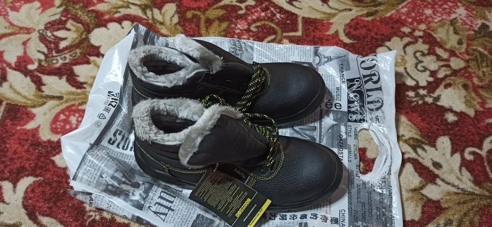 Продам спецобувь.