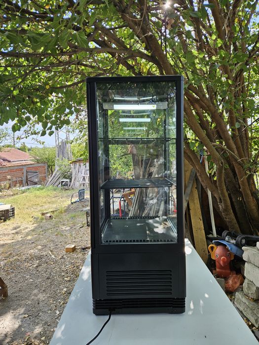 Витрина за торти сладкарски изделия сандвичи, плодове и зеленчуци и др