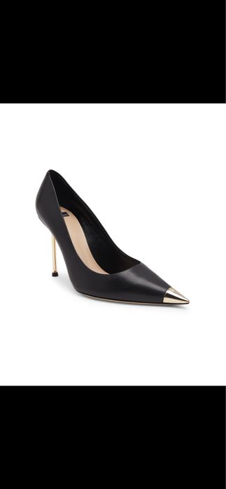 Elisabetta Franchi емблематични за бранда обувки на висок ток