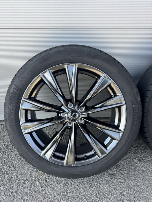 Гуми Bridgestone Alenza 235/50/r21. С джанти 21”