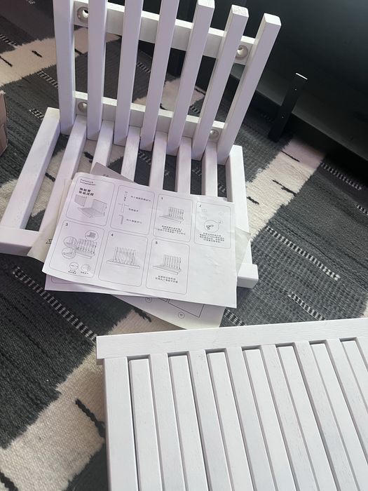 Чисто нови 2 броя падащи дървени столове за стена