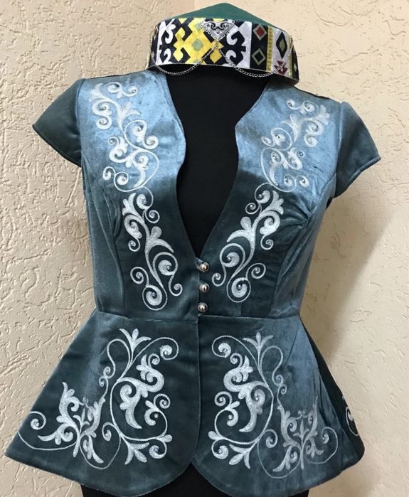 Национальные жилетки для мальчиков и девочек