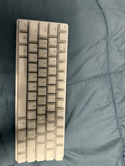 Razer huntsman mini purple switches бяла