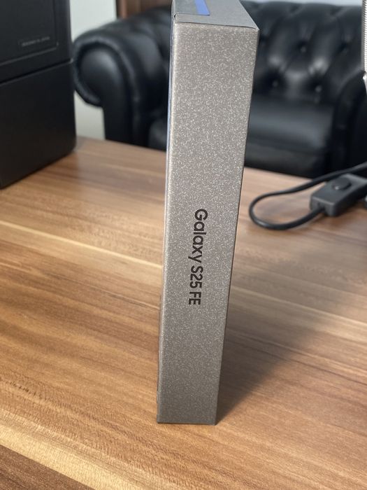 Samsung Galaxy s25 FE• 256 GB • Navy