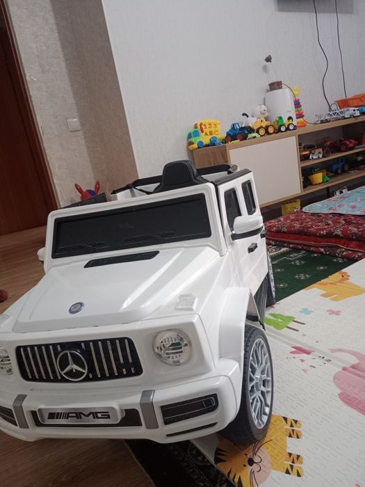 Продаю детский электромобиль