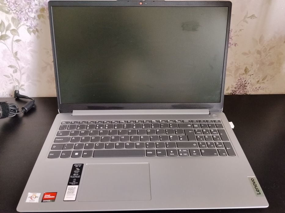 Ноутбук (Lenovo)