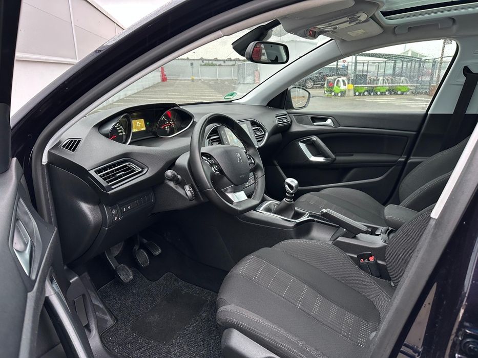 Peugeot 308 sw / 1.6 blue Hdi -120 CP / Panoramic / Navigație / Camera / Unic Proprietar