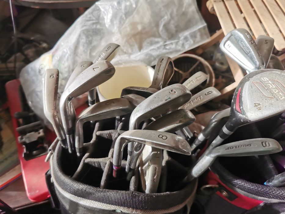 Стикове за голф и торби за тях използвани но в добро състояние добри