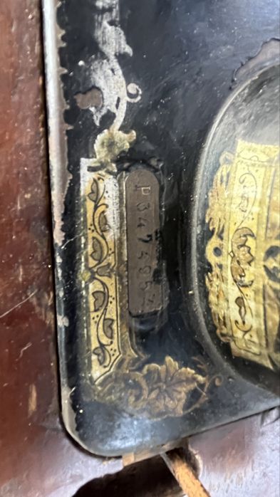 Винтажная швейная машинка