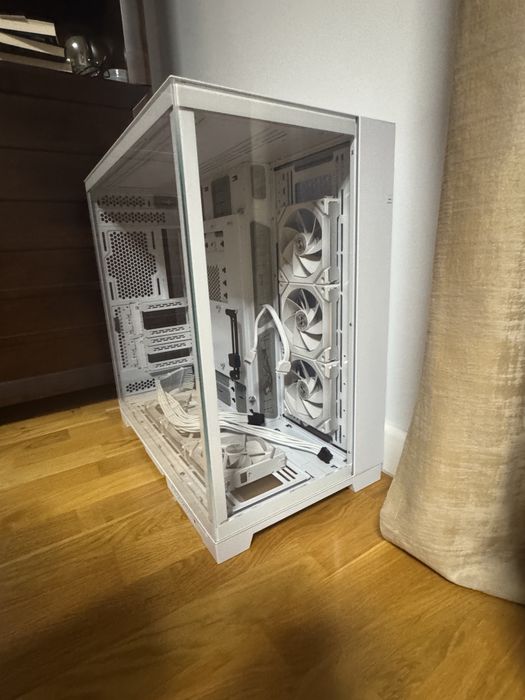 vand carcasa lian li alba impecabila