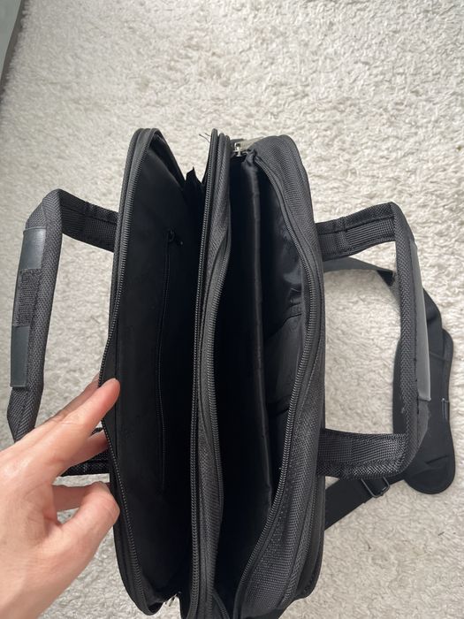 Geanta laptop cu, compartimente.
