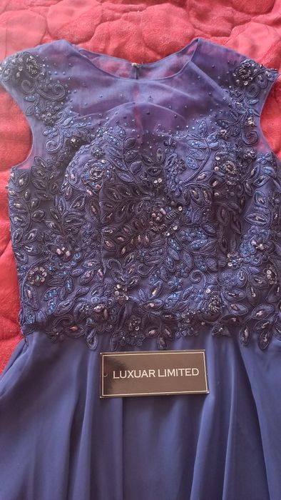 Официална рокля.