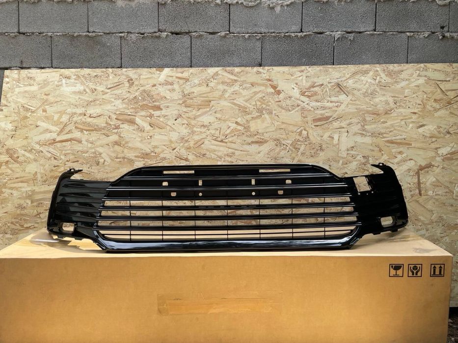 Решетка в бампер на Камри 75 Евро/ЛЕ(Оригинал)