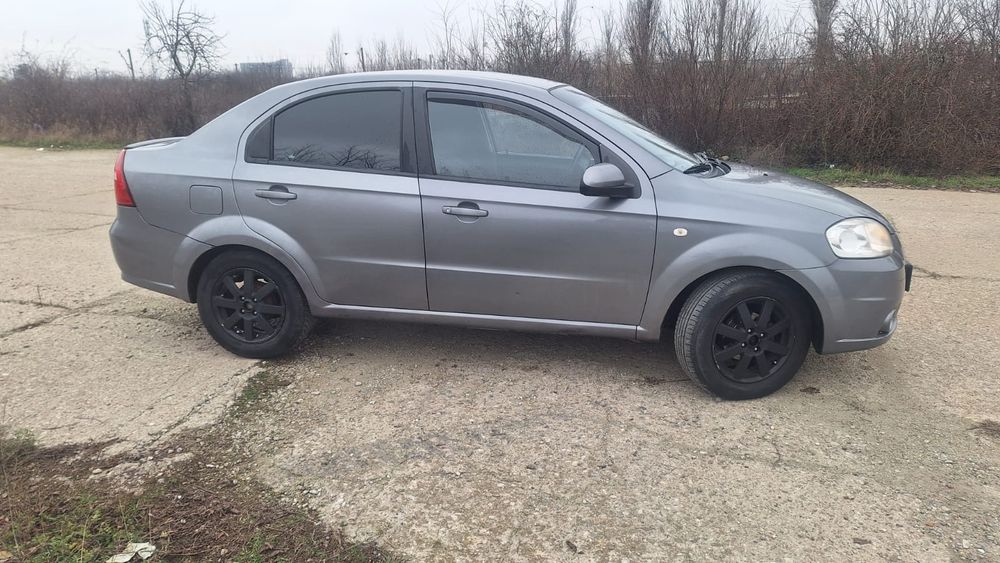 Vând chevrolet aveo