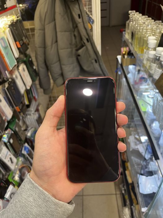 Айфон 11 в идеале скоробкой