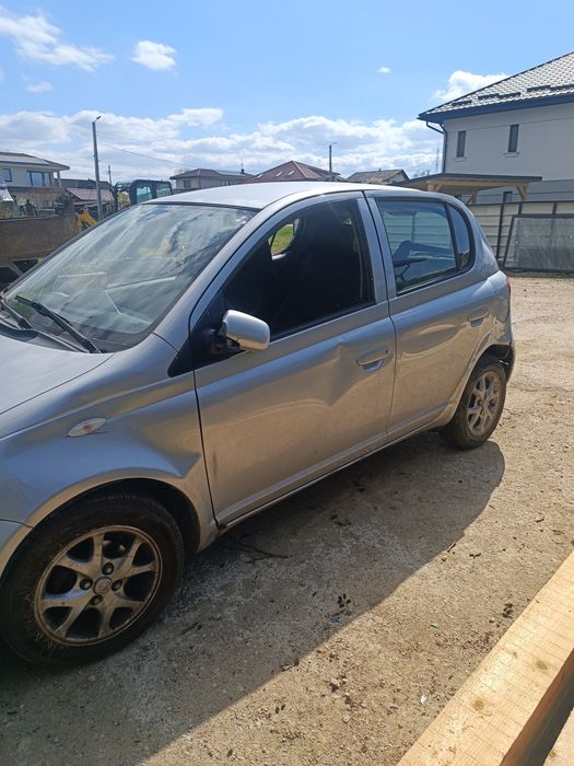 Vând Toyota Yaris 1.4 benzină cutie automata avariată