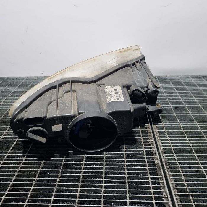 Far Stanga Volkswagen Touareg 7L facelift 2007 - 2011 SUV 4 Usi (1417) Cu lupă