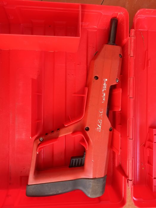 Пороховой пистолет HILTI