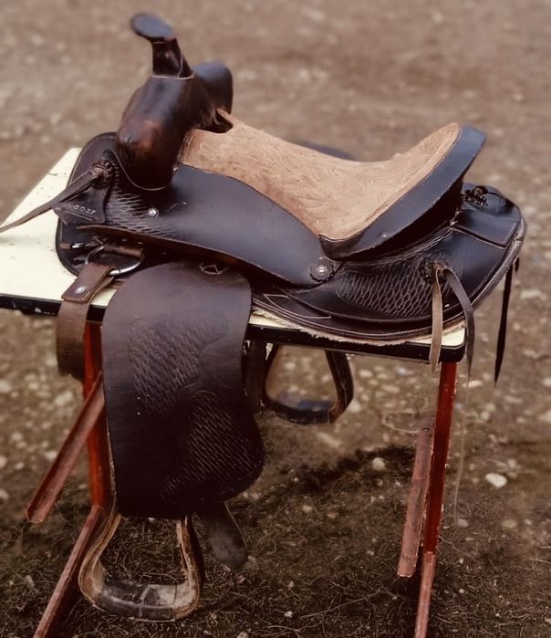 Vând șauă western