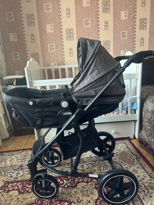 Продадим детскую коляску