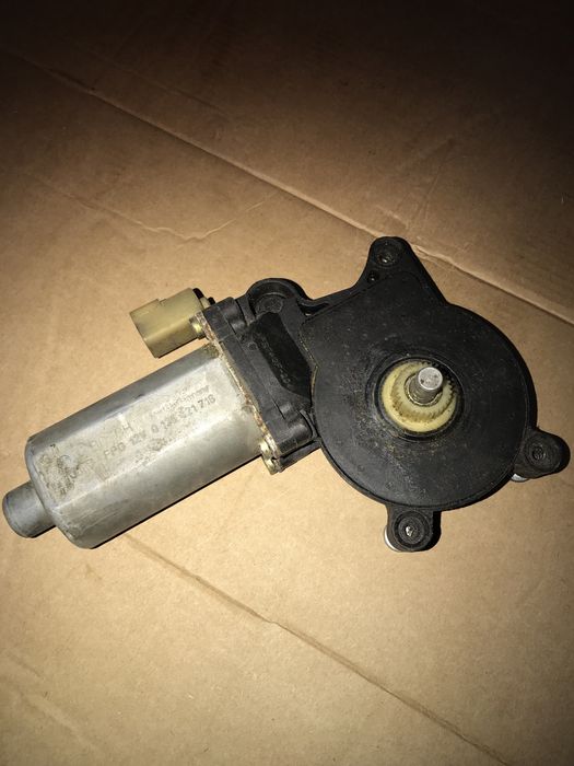 Моторчик стеклоподьемника бмв