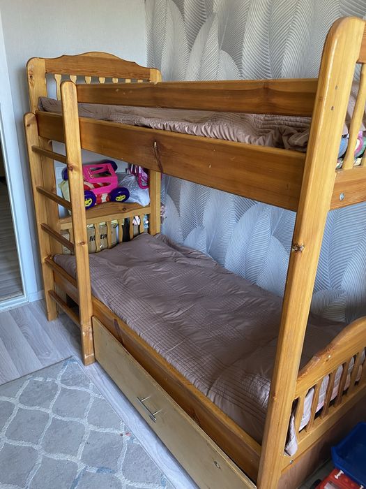 Двухярусный кровать чисто из дерева