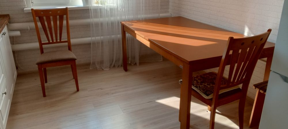 Продам обеденный стол со стульями