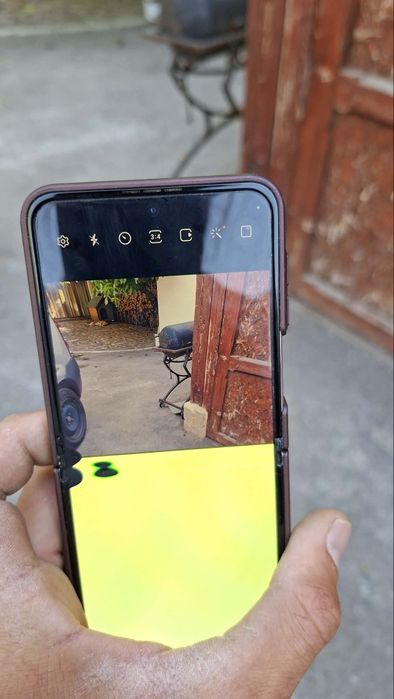 Samsung flip 4 работещ за части.