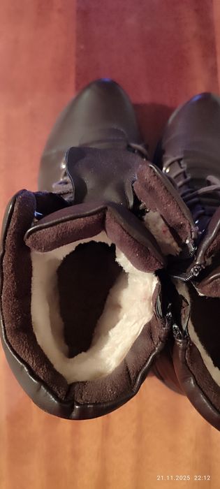 Продам зимние ботиночки