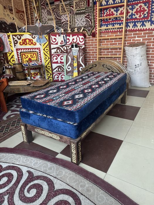 Стол диван стилизованый