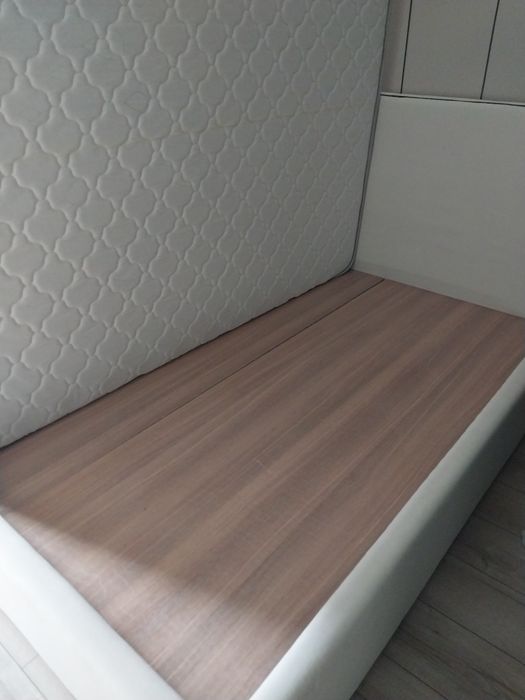Кровать с матрасом