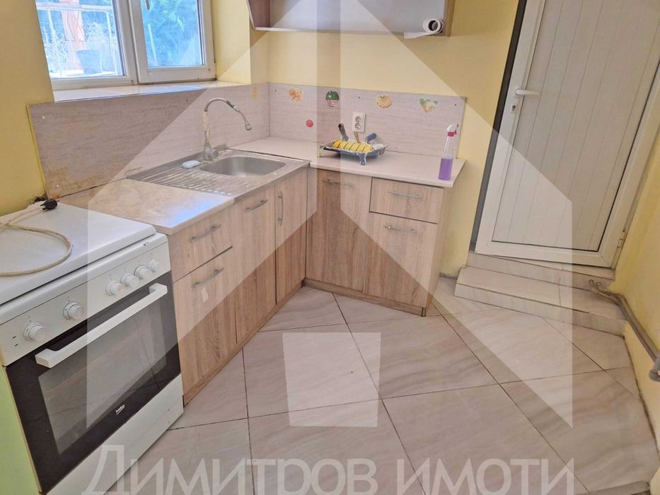 Продава се Етаж от къща в Нови пазар - 61 кв.м за 1263 €/кв.м - Снимка #12