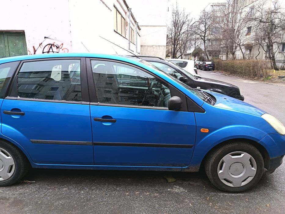 Vând Ford Fiesta 2004