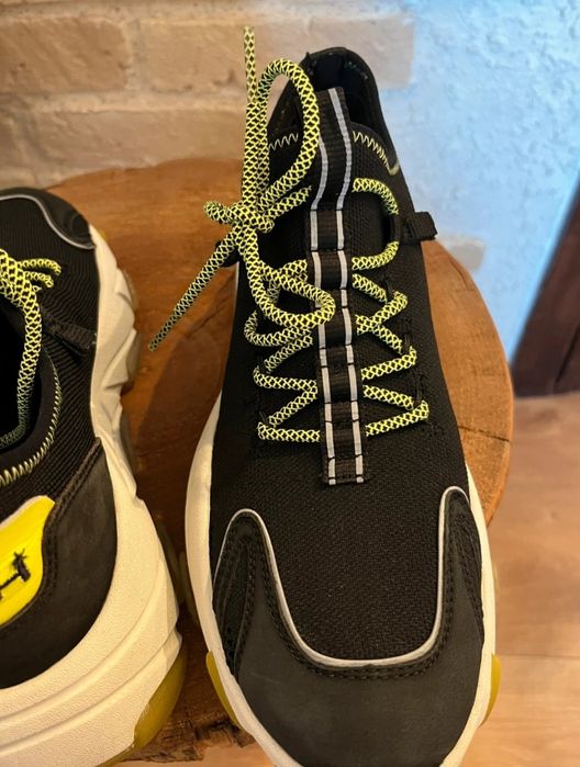 Snakers mar 37 ash