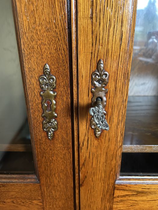 Bibliotecă stejar masiv – stil franțuzesc autentic, piesă rară!