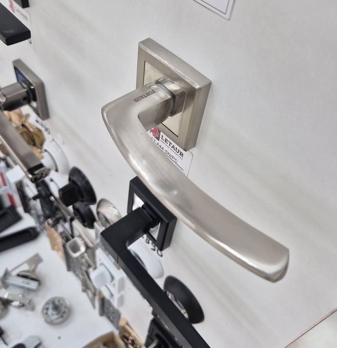 Продам дверные ручки. Letaur