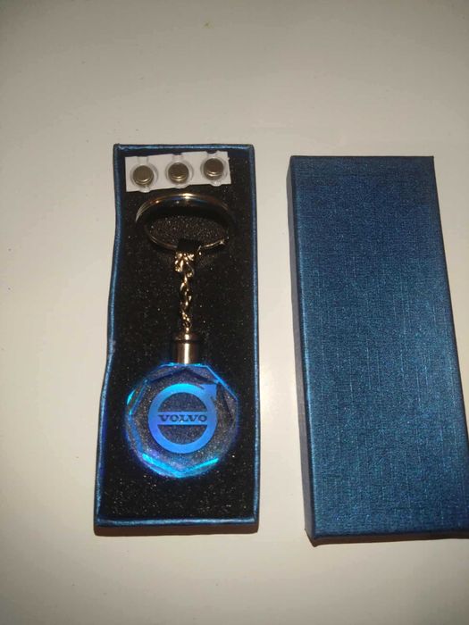 Breloc auto din cristal cu LED - Logo Volvo