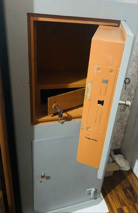 Qumli seyf og’rligi 500kg sotiladi