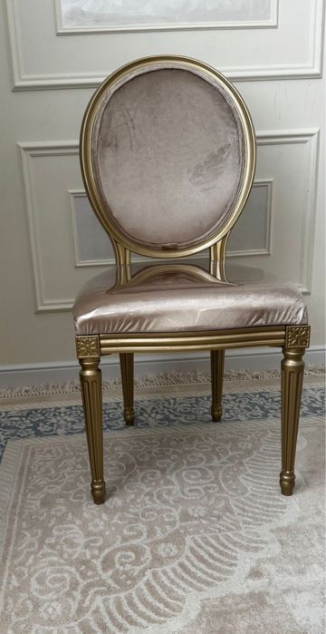 4м стол мен 18 стулья сатылады.