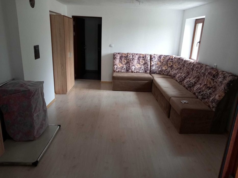 Заменям етаж от къща в гр. Велинград за малък апартамент в гр. Пловдив