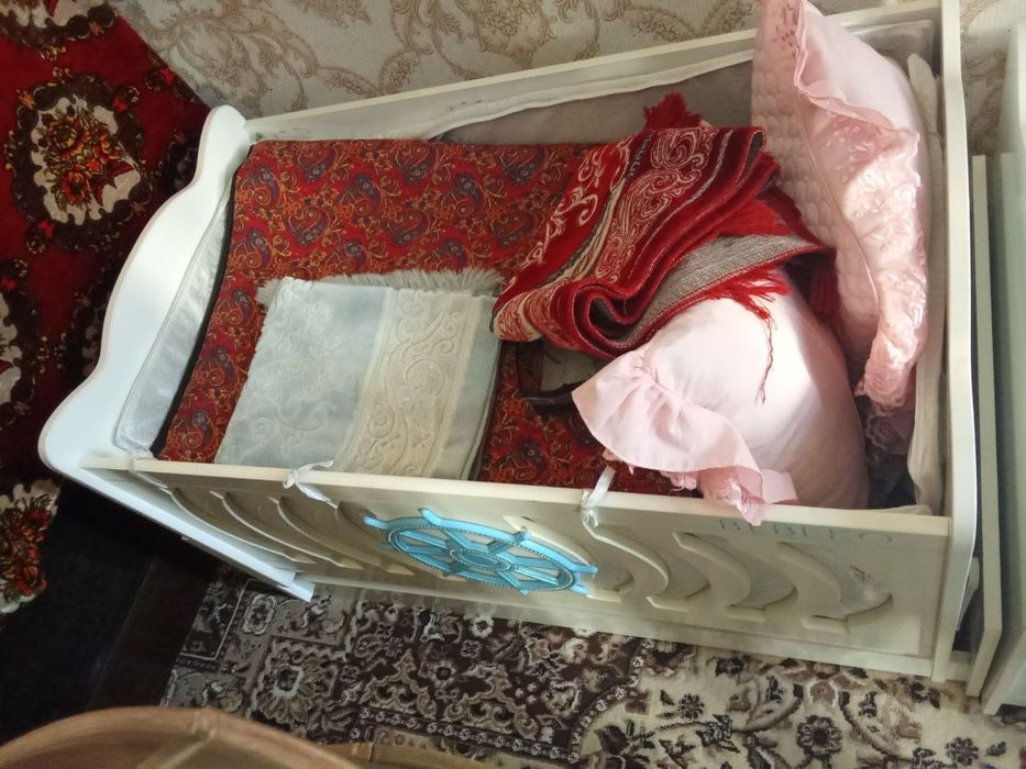 Devan. Bolalar krovati tobichka yangi