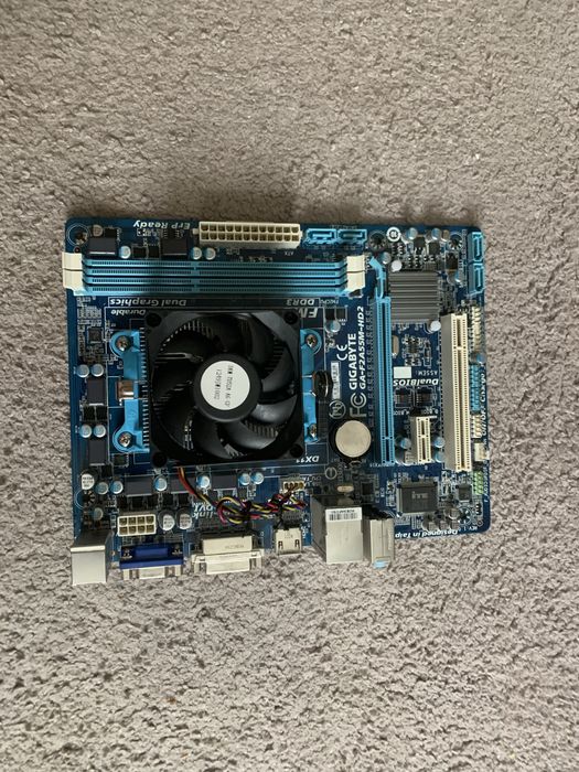 Placa de baza gigabyte GA-F2A55M-HD2+amd a4