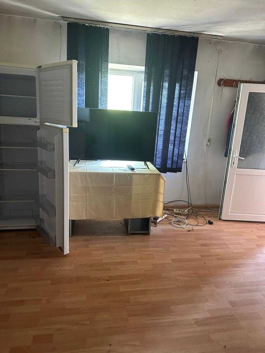 Casa batraneasca+ anexa+ beci+ 5700mp teren cu deschidere la drum principal si padure la numai 19 km de orasul Iasi