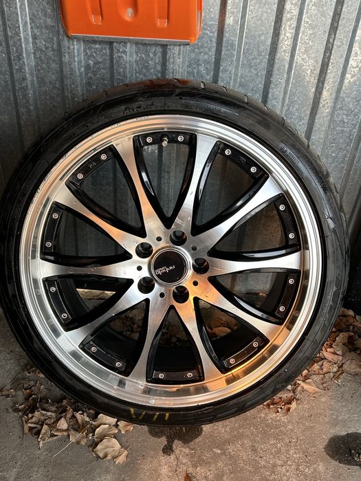 Диски R20 с шинами на Alphard Estima