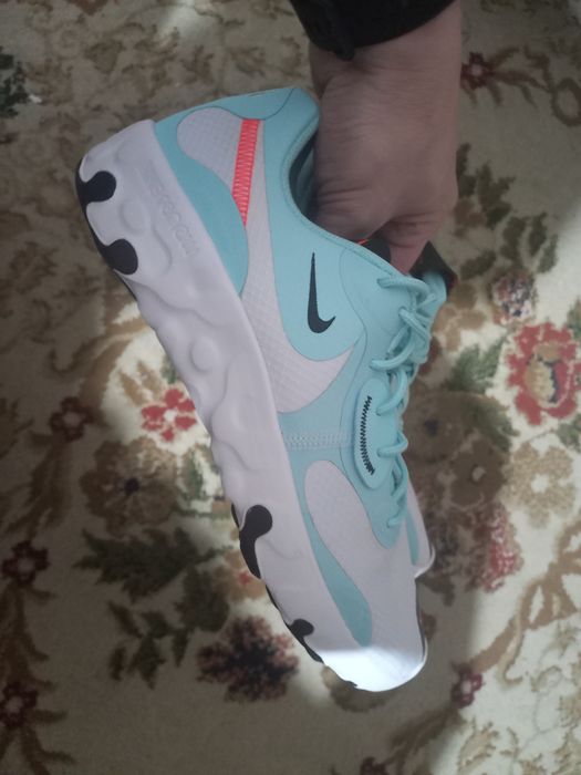 Новые кроссовки Nike